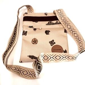 Dakine ✦ Crossbody Nature Prints Travel Bag with Gift